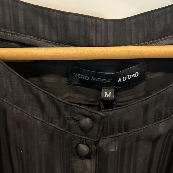 Vero Moda black tunic style sheer top size  medium - Picture 5 of 8